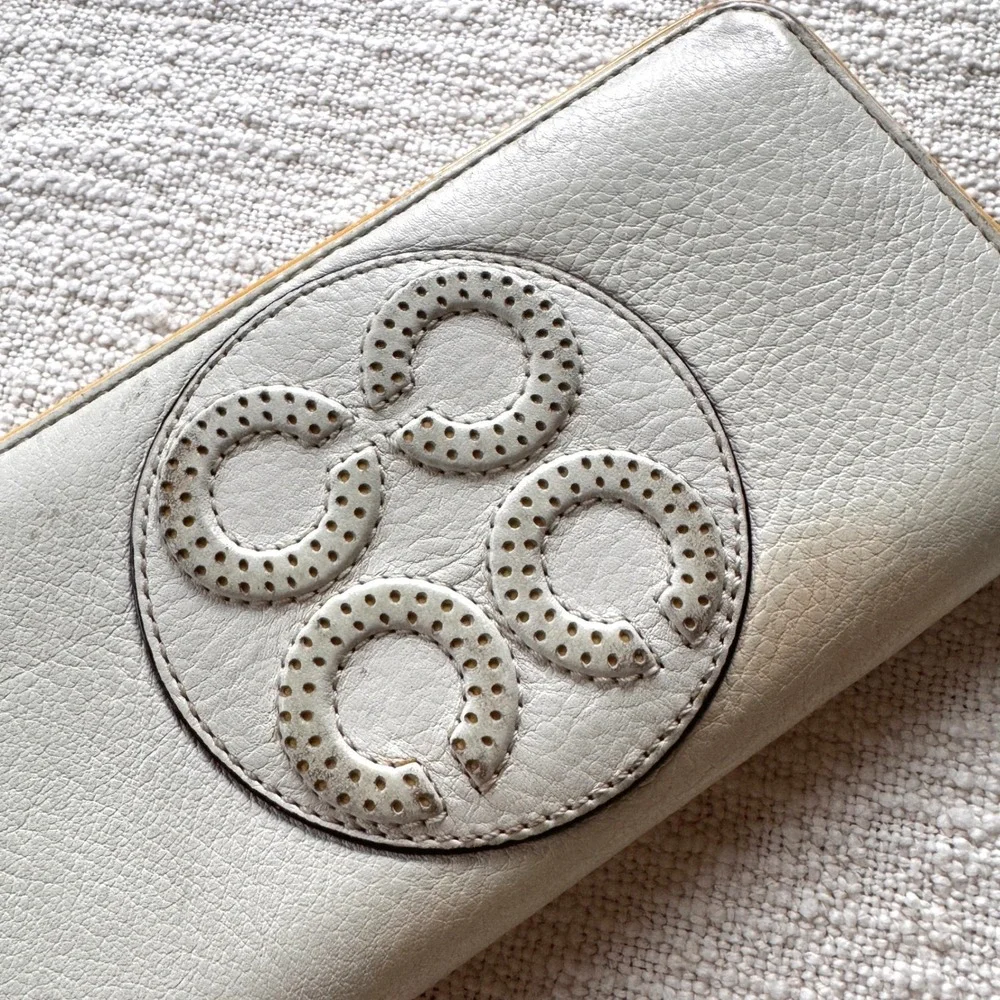 Coach White/Yellow Pebbled‎ Leather Zip Around Wallet 2000s Embossed Logo Design